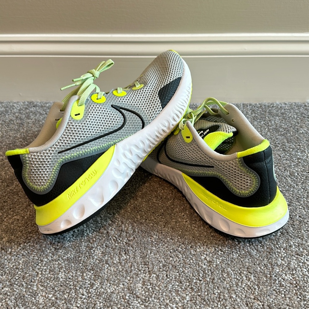 Nike Renew Run Mens Size 10. Like New worn 1 time
